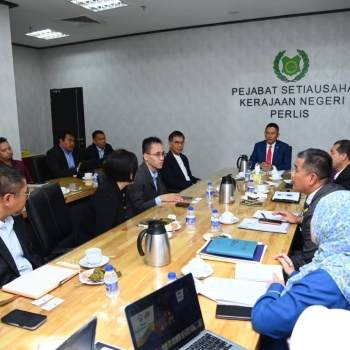 KUNJUNGAN HORMAT PRESIDEN ZONERGY CORPORATION CHINA KE ATAS YB SETIAUSAHA KERAJAAN NEGERI PERLIS